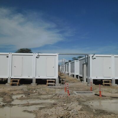 คุณภาพ บ้านคอนเทนเนอร์ Prefab ที่ทนทานต่อการกัดสนองด้วยสายไฟอินเทกรีต เพื่อการย้ายที่ง่าย โรงงาน